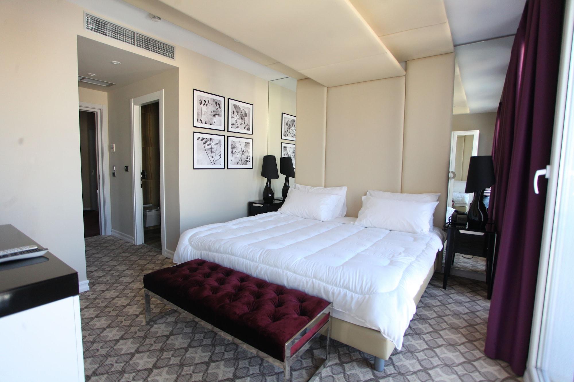 Senator Hotel