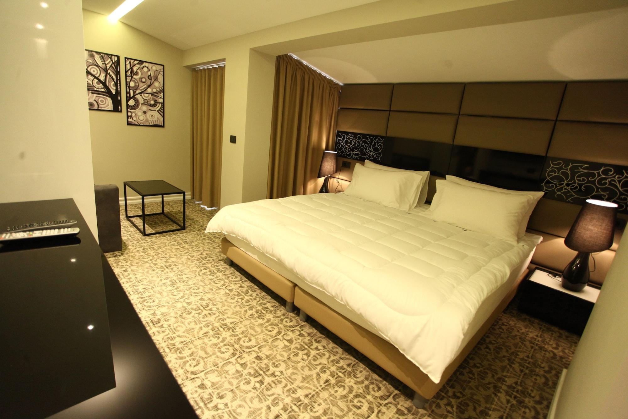 Hotel Senator