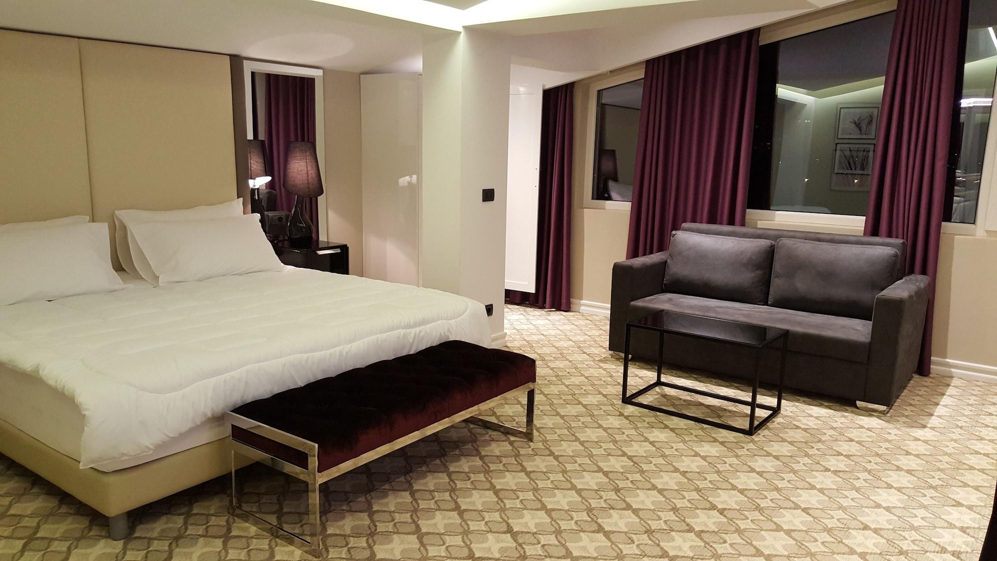 Hotel Senator