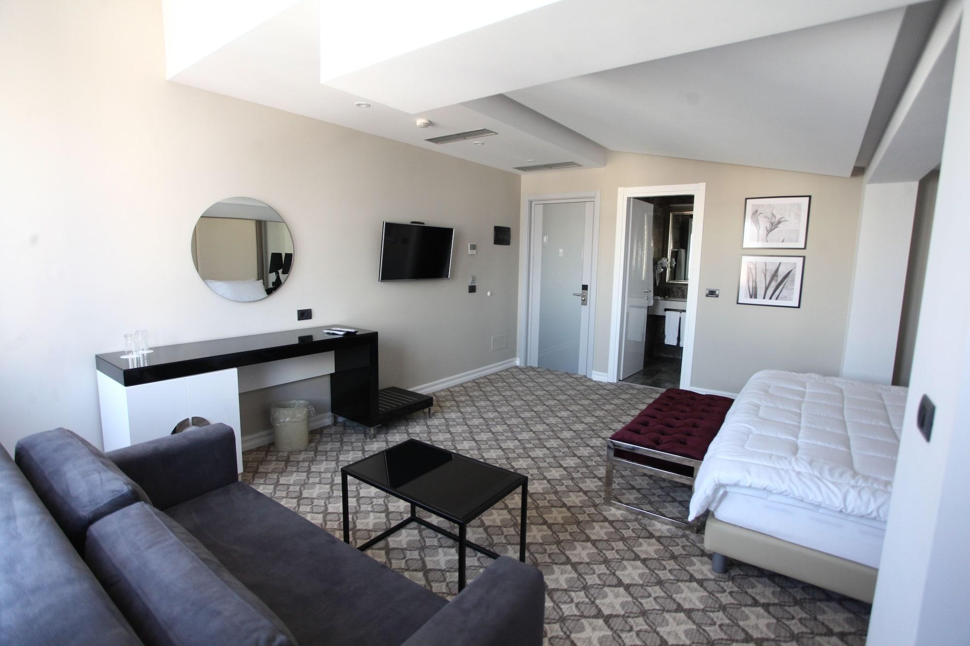 Senator Hotel